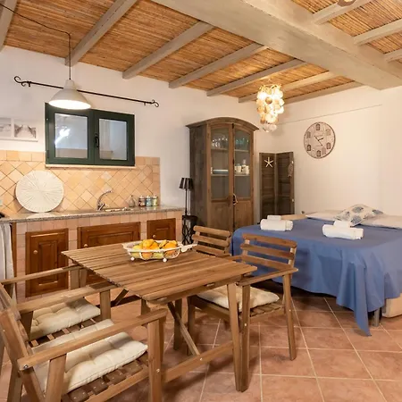 Raffinata Taverna Con Camino Cala Liberotto Exterior photo