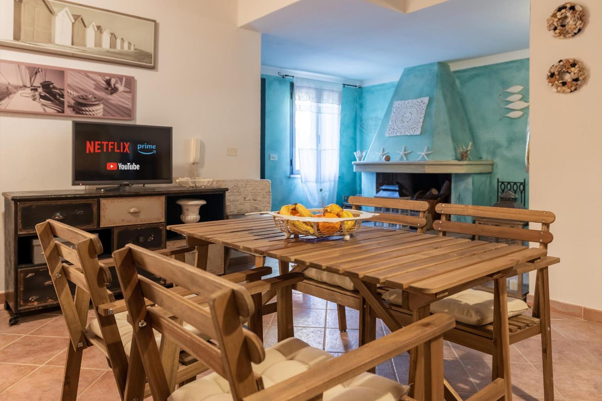 Raffinata Taverna Con Camino Cala Liberotto